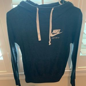 Women’s Nike sweatshirt